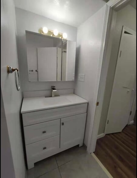 Building Photo - 700 Old Lane Rd