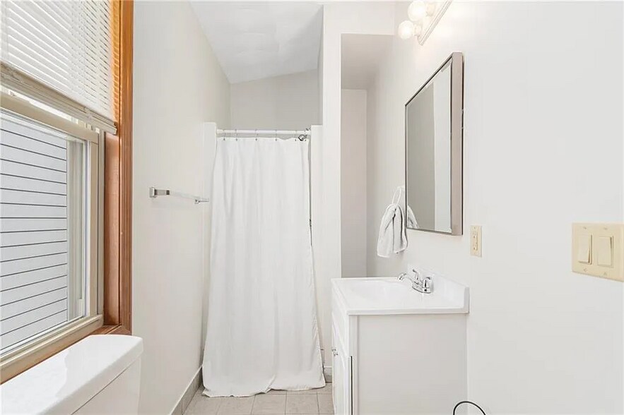 Building Photo - 18 Piedmont St