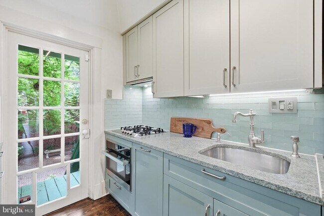 Building Photo - 1241 33rd St NW