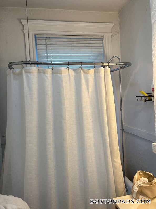 Building Photo - 211 Park Dr