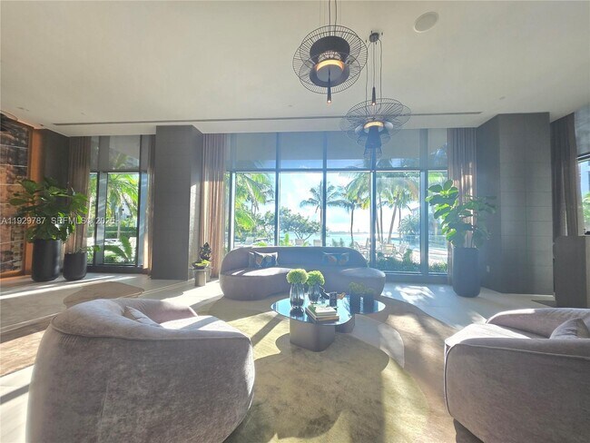 Building Photo - 460 NE 28th St