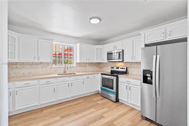 Building Photo - 361 E 39th St