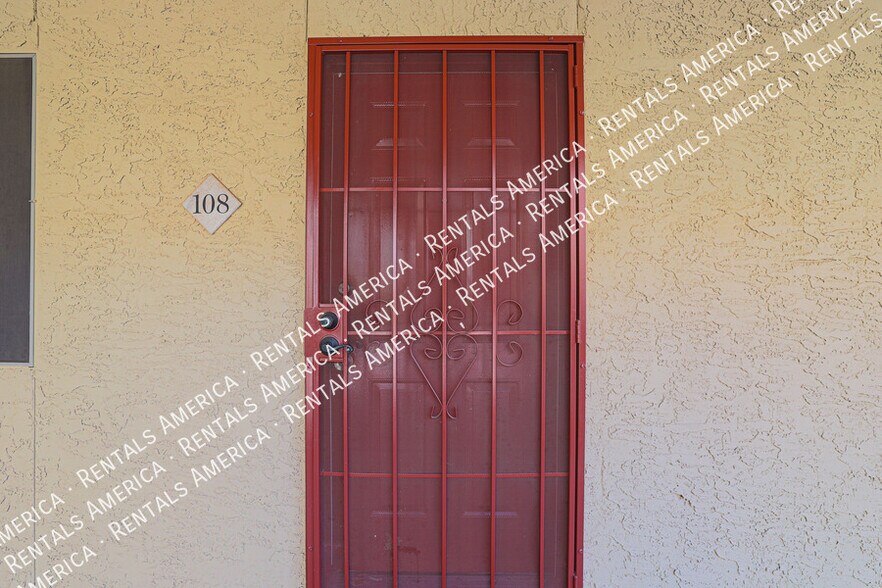 Building Photo - 1014 E Spence Ave