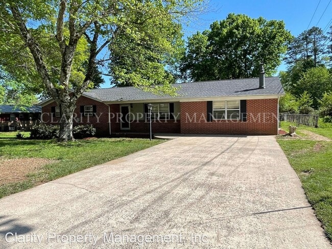 Building Photo - 3 br, 2 bath House - 917 Towanda Trail