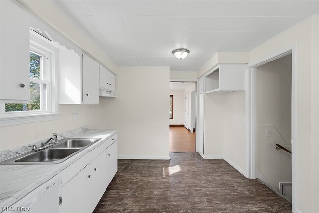 Building Photo - 18206 Harland Ave