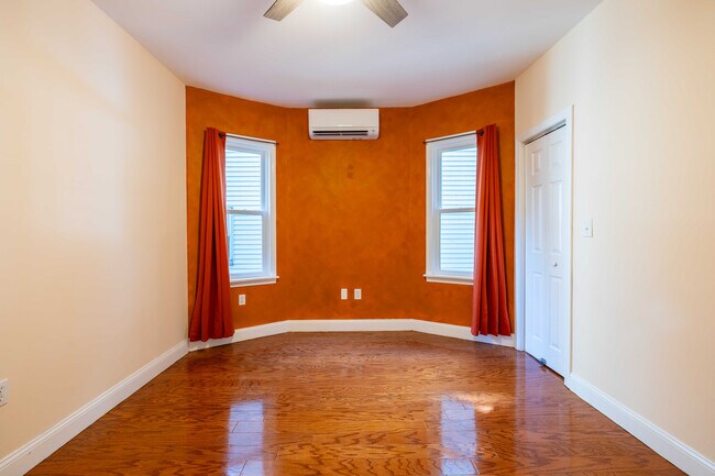 Building Photo - 11 Juliette St