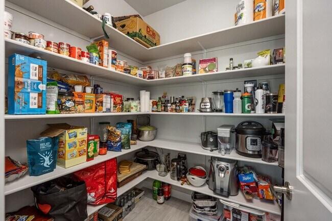 Building Photo - 3865 Jericho St