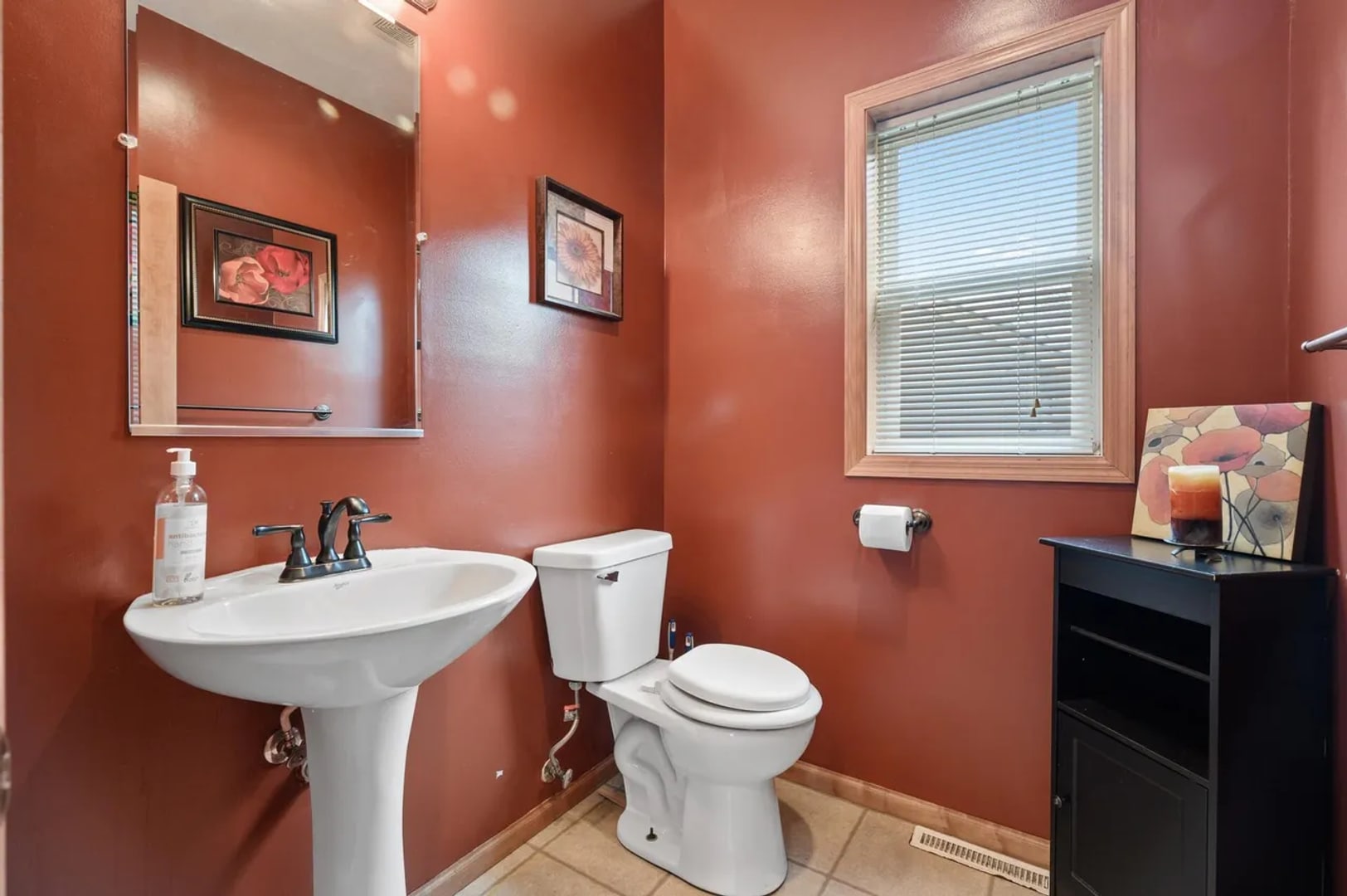 Building Photo - 1600 N Thomas Ave