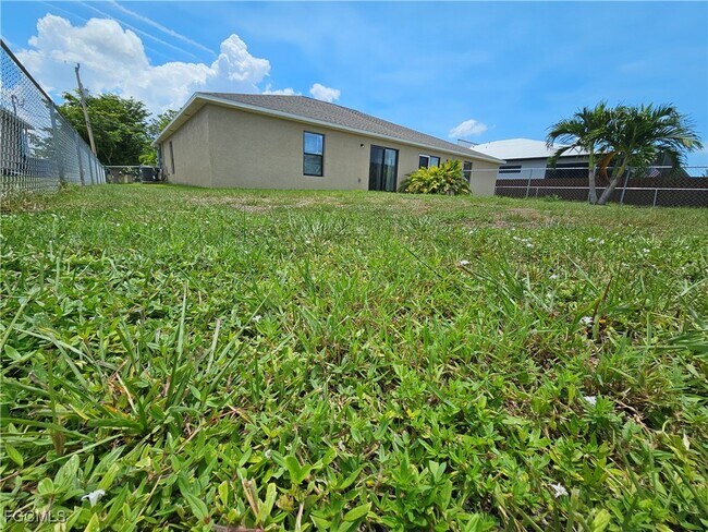 Building Photo - 3820 SW 16th Pl