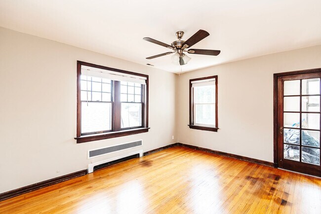 Building Photo - 5018 Miami St