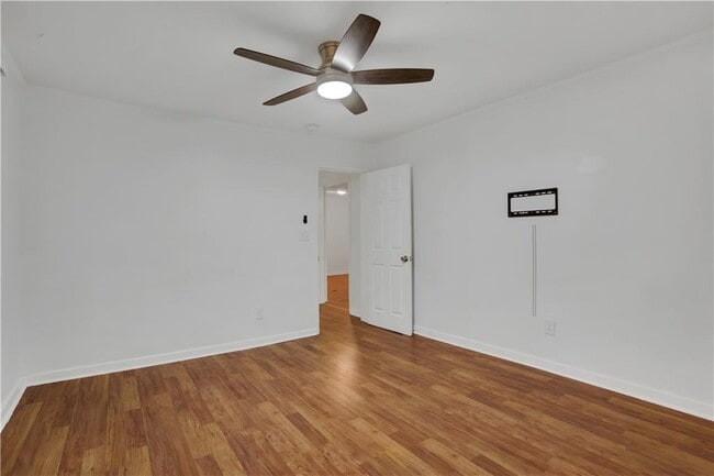 Building Photo - 1367 Kenilworth Dr SW
