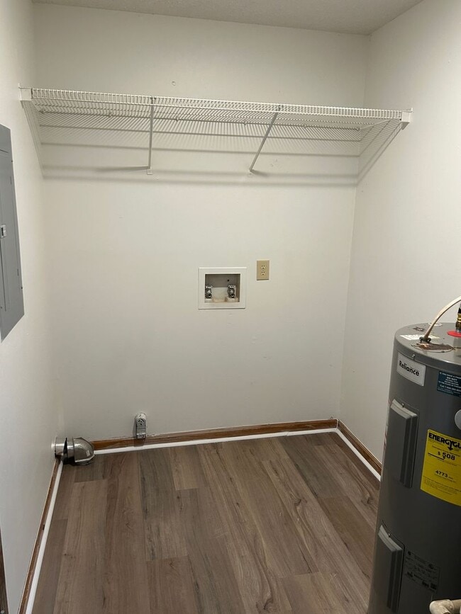 Building Photo - 304/306 Fawn Ct