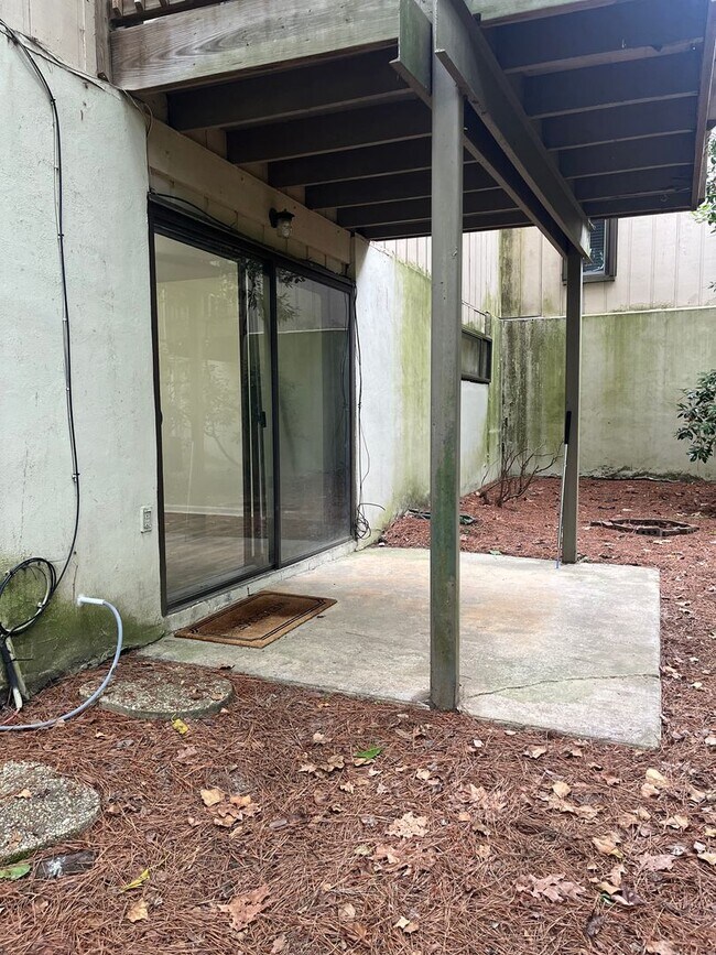 Building Photo - North Raleigh Move-In Ready Condo, On Grou...