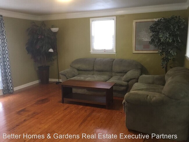 Building Photo - 3 br, 1 bath House - 219 N. Belair Rd.