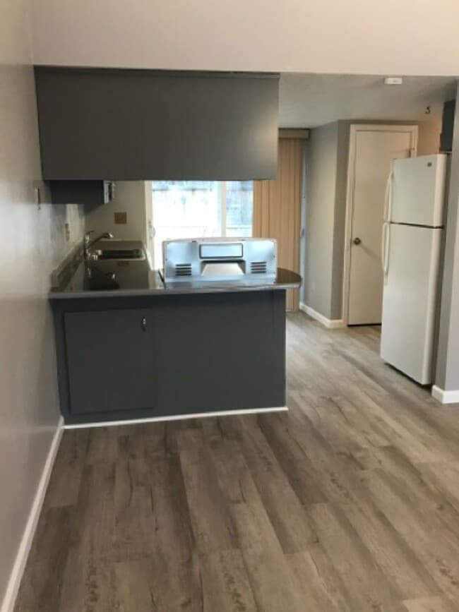 Building Photo - 297 Monroe Pl