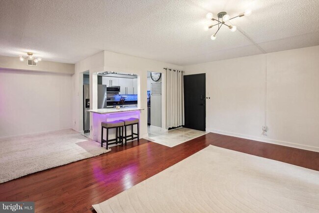Building Photo - 3803 Laramie Pl