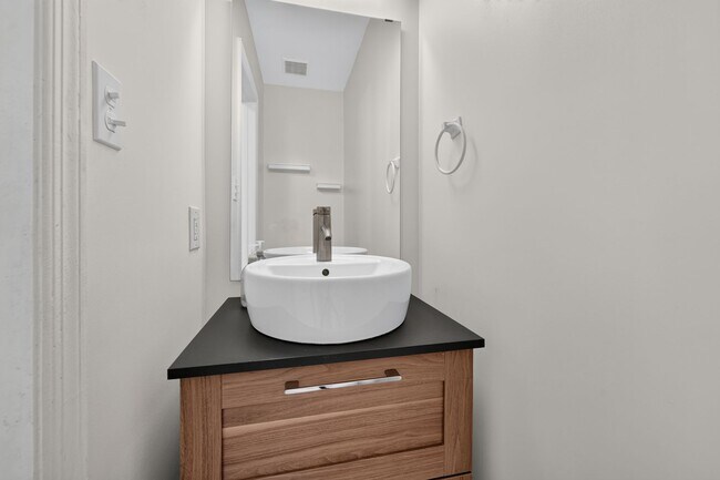 Building Photo - 5619 Ridge View Dr