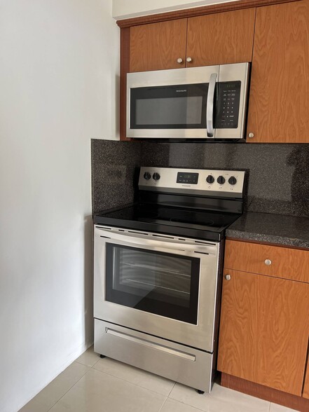 Kitchen: Stainless steel appliance - 5010 SW 26th Ave