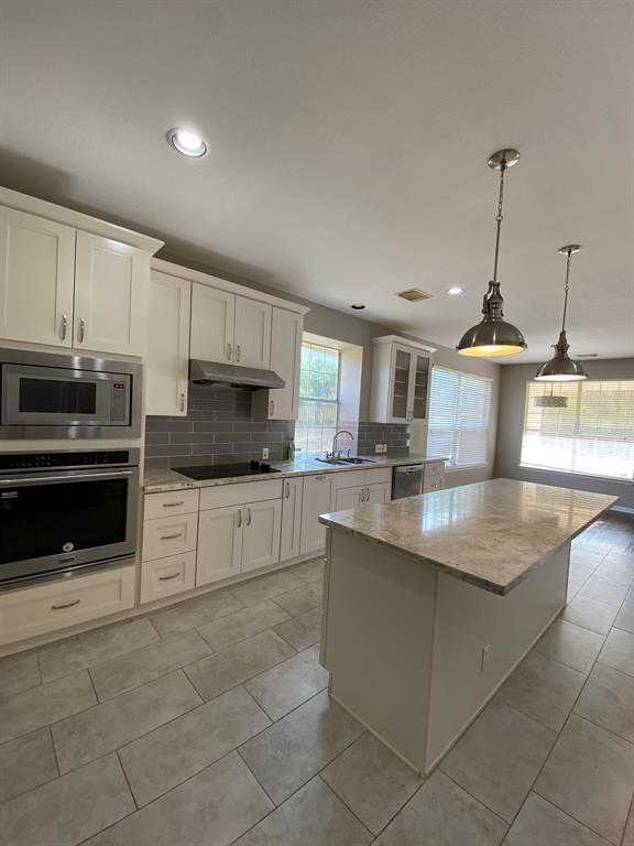 Building Photo - 8800 Rattlebush Cove