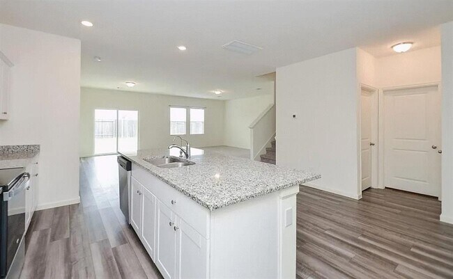 Building Photo - 1000 Lacebark Ln
