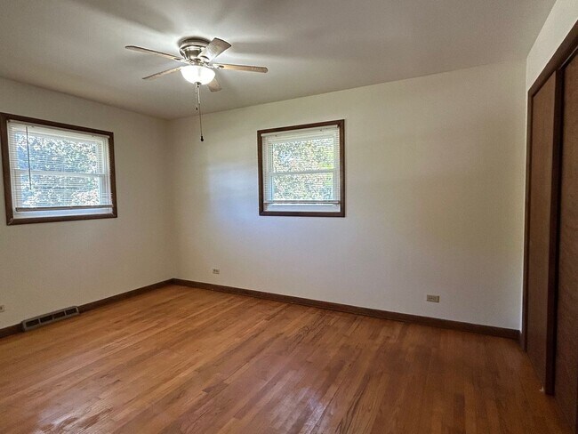 Building Photo - Immediate Occupancy