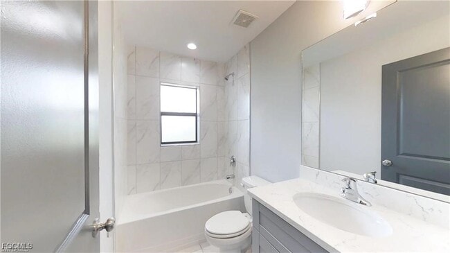 Building Photo - 1315 NE 8th Pl