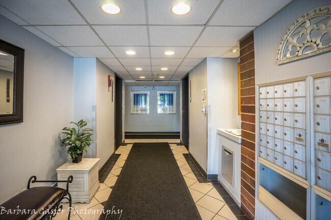 Building Photo - 835 Pearson St