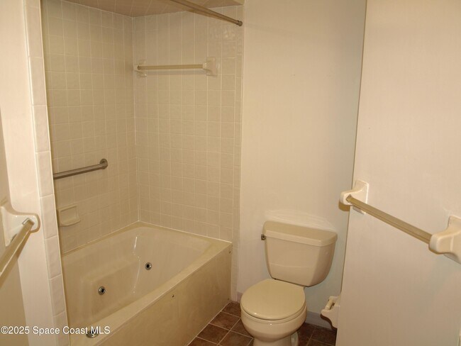 Building Photo - 831 Greenwood Manor Cir