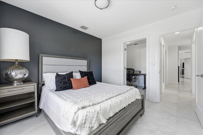 Building Photo - 4331 W Tradewinds Ave