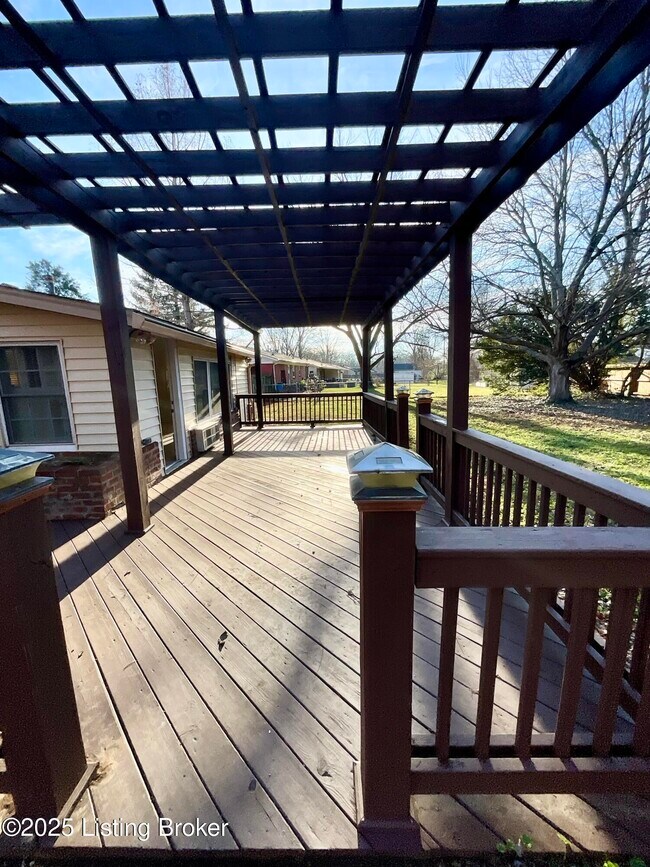 Building Photo - 7913 Greenway Dr