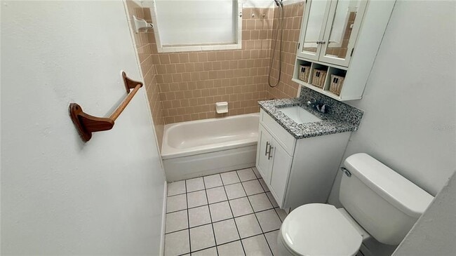 Building Photo - 724 N Lincoln St