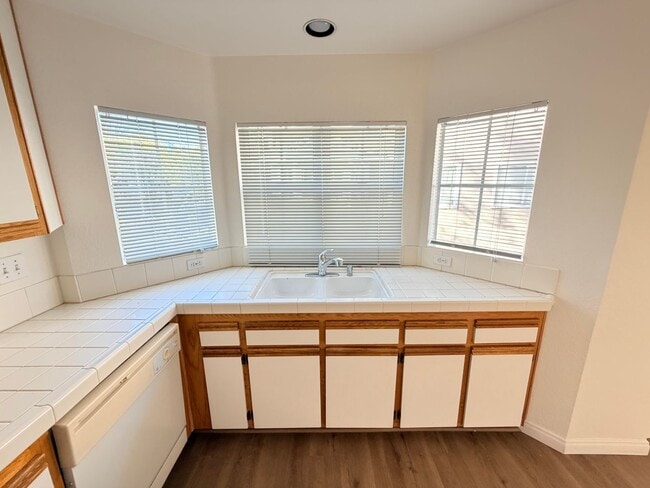 Building Photo - 3 Bed / 3 Bath Townhome in Scripps Ranch