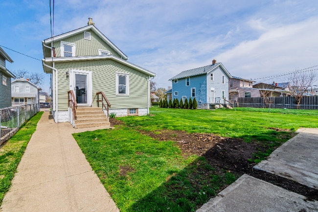 Building Photo - 569 Sheldon Ave