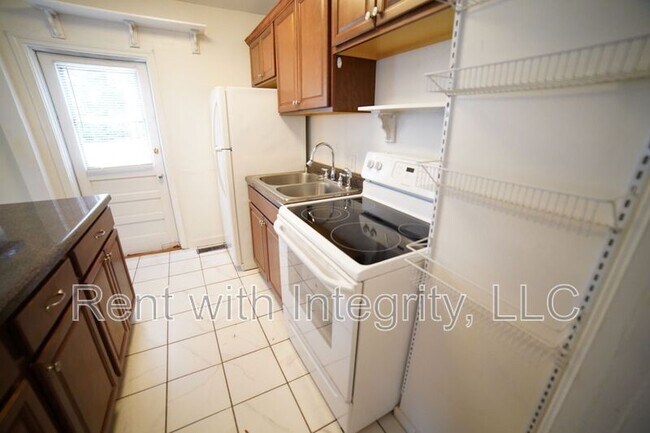 Building Photo - 1935 Temple Dr