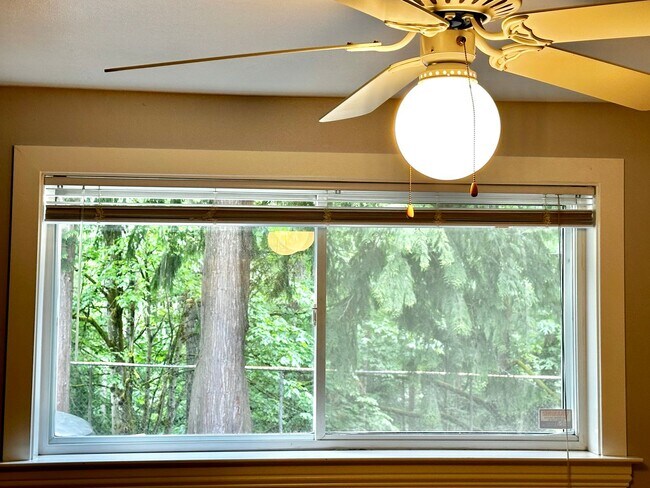 Building Photo - Rare Kent Gem, 3 BR | 3 BA | 2 DEN | 0.41 ...
