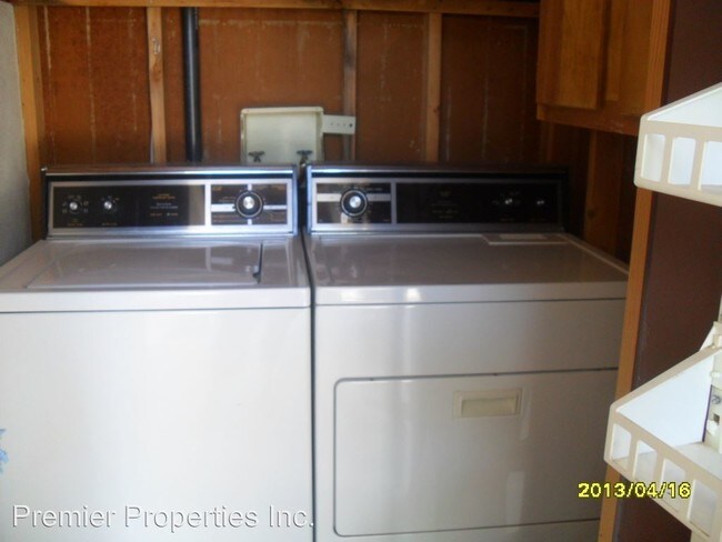 Building Photo - 408 S La Canada Dr