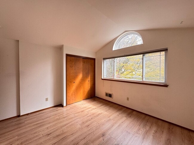 Building Photo - Beautiful Wedgwood Home with Flexible Living + 2nd Kitchen