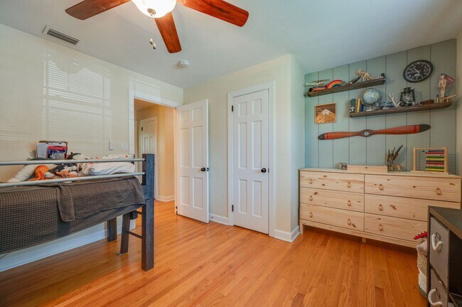 Building Photo - 2418 Heutte Dr