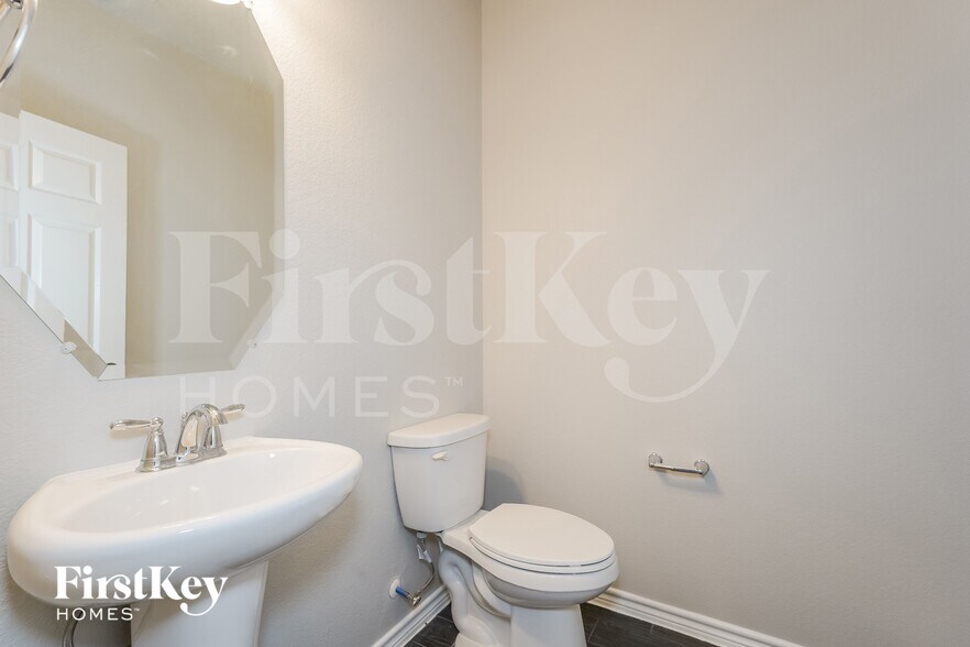 Building Photo - 9714 Birdsnest Ct