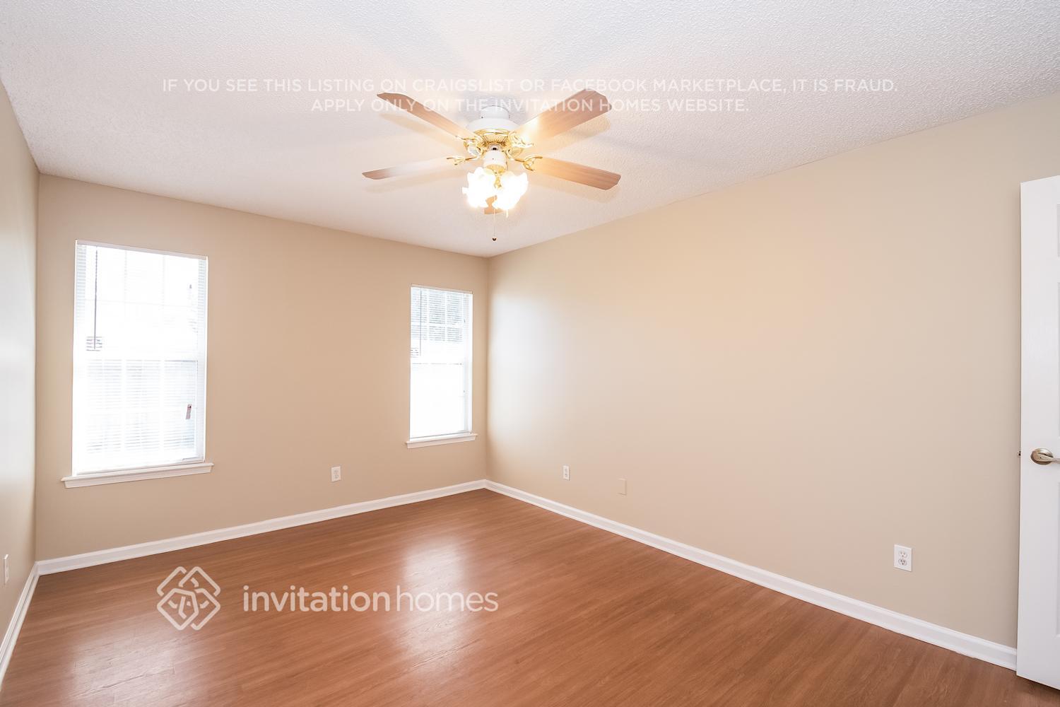 Building Photo - 7761 Pikes Peak Dr