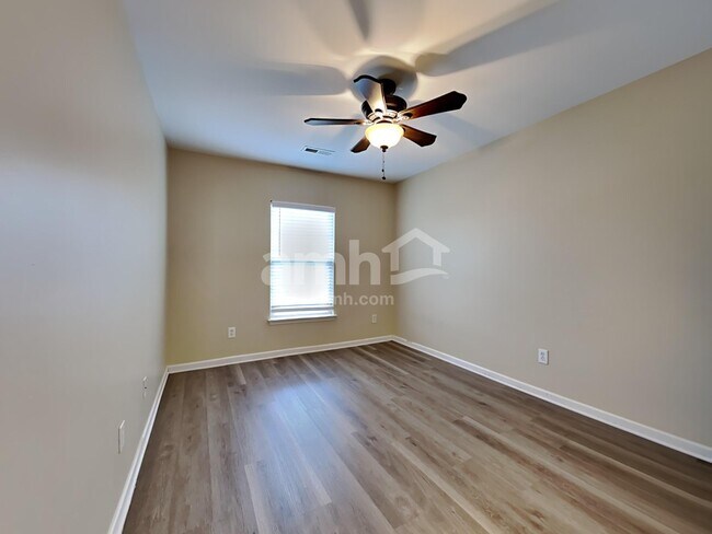 Building Photo - 8824 Shadowglen Dr