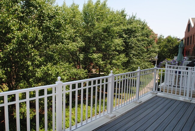 Building Photo - 1802 Admiral Ct