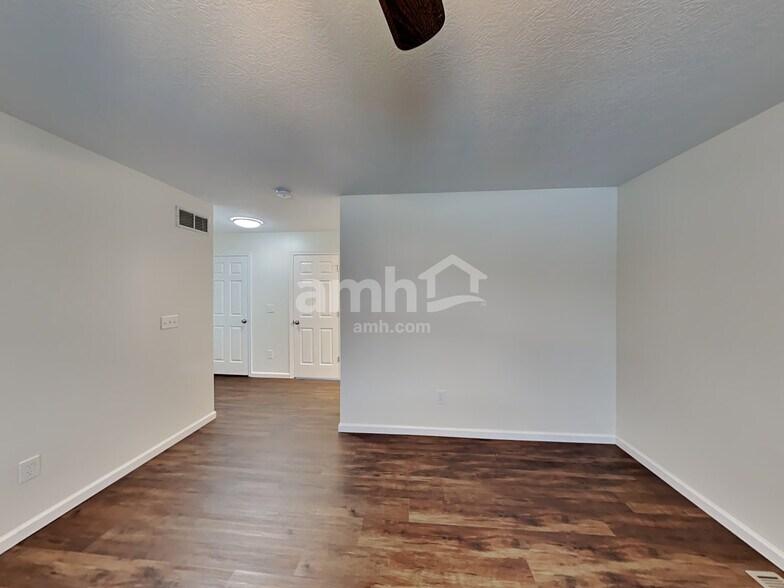 Building Photo - 388 Shamrock Ln