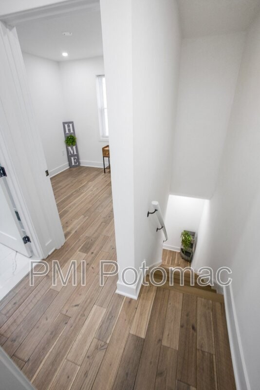 Building Photo - 702 19th St NE