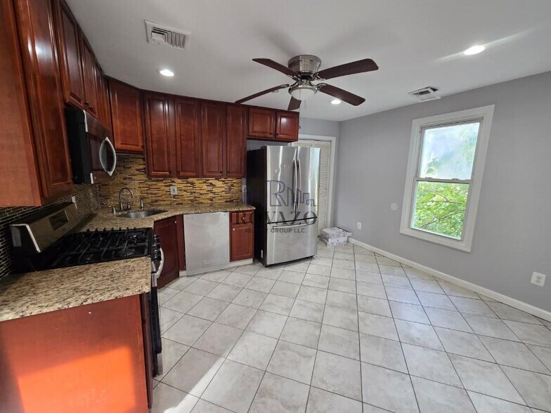 Building Photo - 42 Crawford St