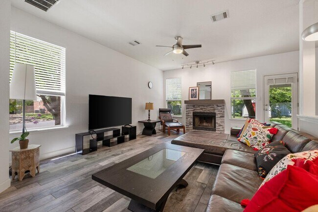 Building Photo - 13400 Rossello Dr