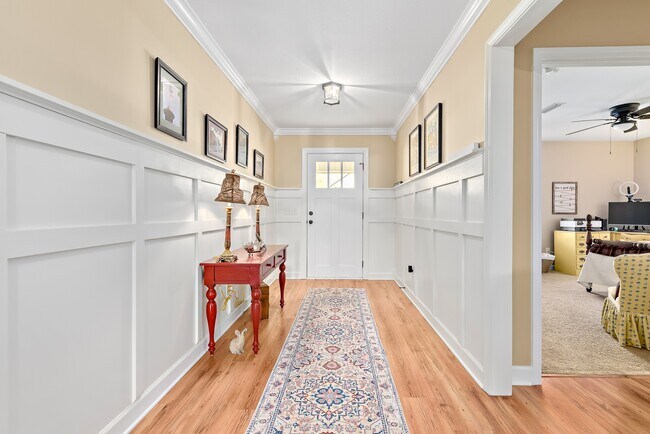 Building Photo - 304 Squirrel Hollow