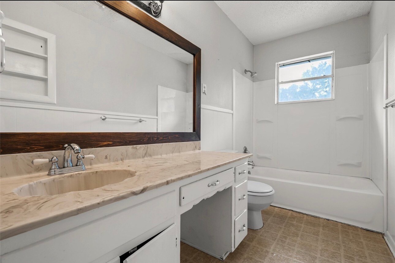 Building Photo - 8718 Panther Dr