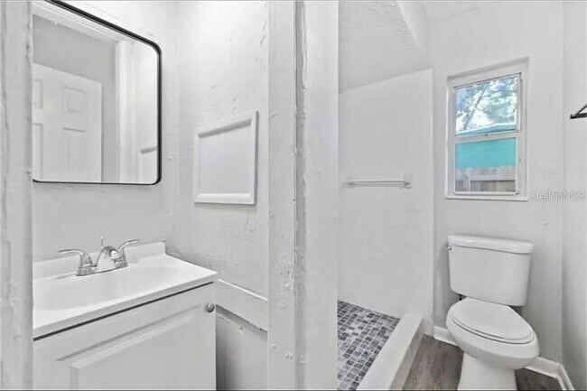 Building Photo - 2904 Emerson Ave S