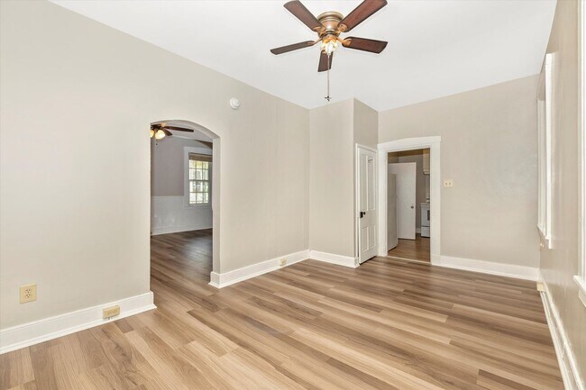 Building Photo - 4 S Westside Ave